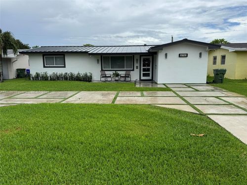 8790 Nw 15th Ct, Pembroke Pines, FL, 33024-4768 | Card Image