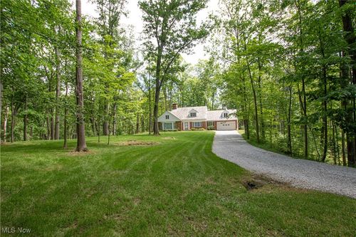 389 Bentleyville Rd, Moreland Hills, OH, 44022-2413 | Card Image