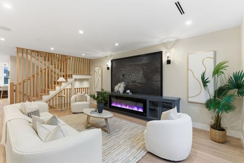 2-8408 17th Ave, Burnaby, BC, V3N1N2 | Card Image