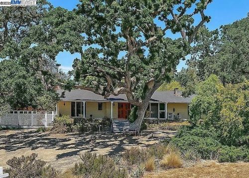 161 Bales Dr, Walnut Creek, CA, 94596-6124 | Card Image