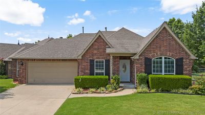 2025 W Woodbury Street, House other with 3 bedrooms, 2 bathrooms and null parking in Broken Arrow OK | Image 1