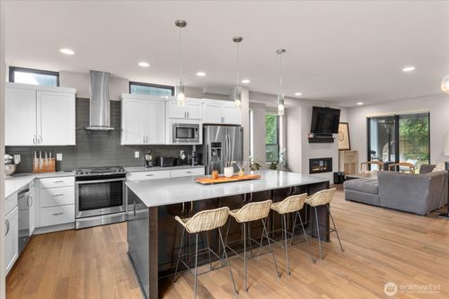 12873 Se 75th Rd, Newcastle, WA, 98056-5005 | Card Image