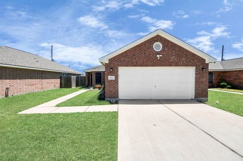 15122 Diamond Way, Baytown, TX, 77523-2571 | Card Image