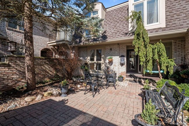 1339 Knollcrest Cir, Condo with 3 bedrooms, 3 bathrooms and null parking in Bloomfield Hills MI | Image 5