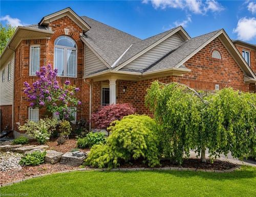 16 Downing St, Binbrook, ON, L0R1C0 | Card Image
