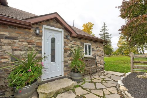 6984 Road 164, Atwood, ON, N0G1B0 | Card Image