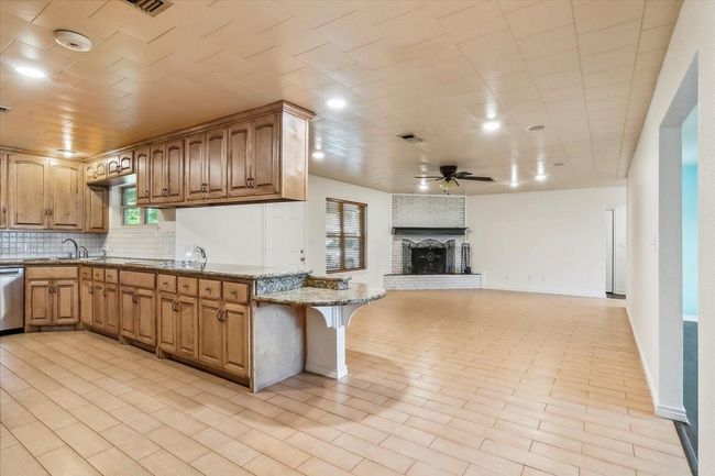 640 Cactus St, House other with 3 bedrooms, 2 bathrooms and null parking in Bridge City TX | Image 9