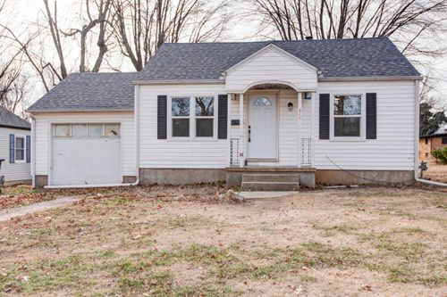 512 W College St, Aurora, MO, 65605-2834 | Card Image