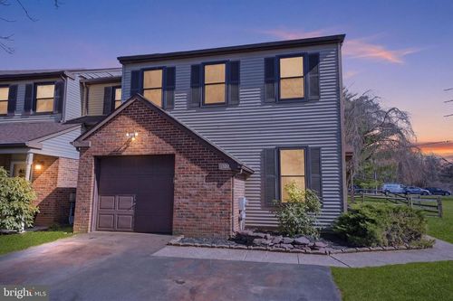 127 Parkview Way, NEWTOWN, PA, 18940-3904 | Card Image