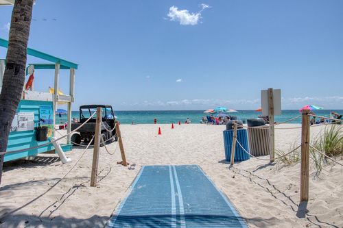apt-826-800 Parkview Dr, Hallandale Beach, FL, 33009-8904 | Card Image
