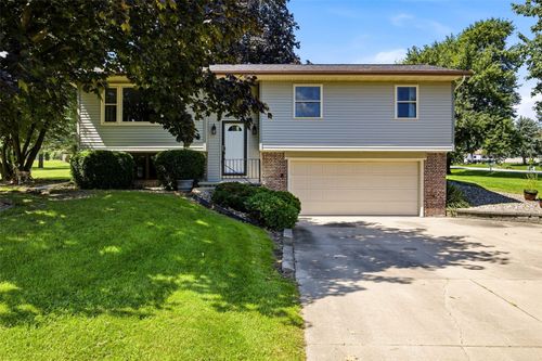 4900 Cedar View Dr, Cedar Rapids, IA, 52404-9107 | Card Image