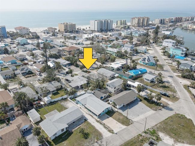 13313 2 Nd St E, House other with 2 bedrooms, 1 bathrooms and null parking in Madeira Beach FL | Image 42