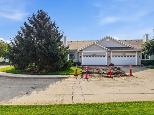 12527 Douglas Pkwy, Urbandale, IA, 50323-1815 | Card Image