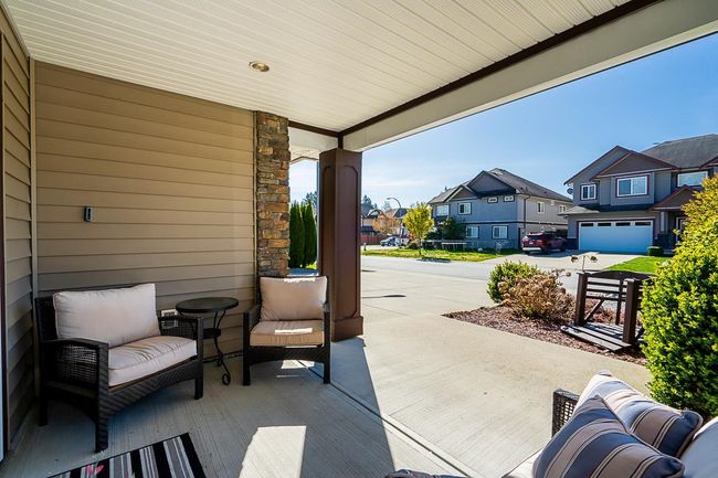 32593 Carter Avenue, House other with 5 bedrooms, 4 bathrooms and 6 parking in Mission BC | Image 4