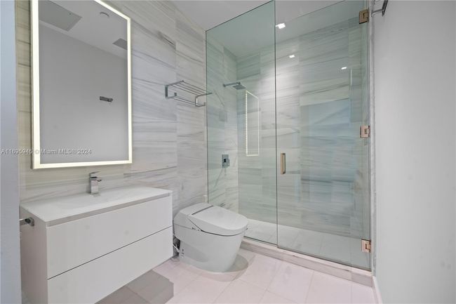 APT-201 - 321 Ocean Dr, Condo with 5 bedrooms, 6 bathrooms and null parking in Miami Beach FL | Image 25