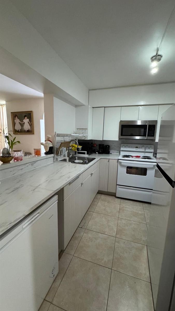 Residential in Sunny Isles Beach 4