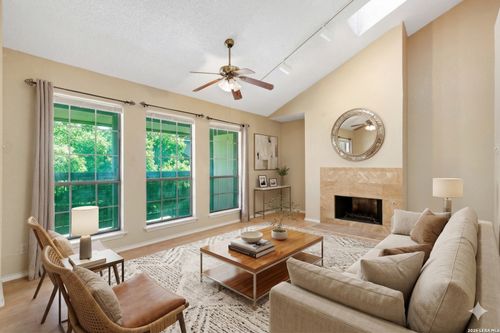 224-8633 Datapoint Dr, San Antonio, TX, 78229-3253 | Card Image
