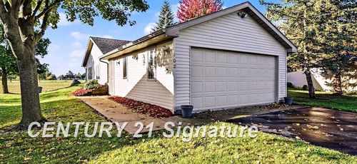 102 Willow Bnd, Auburn, MI, 48611-9351 | Card Image
