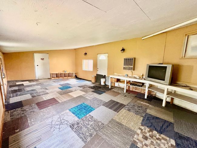 Breezeway to garage | Image 31