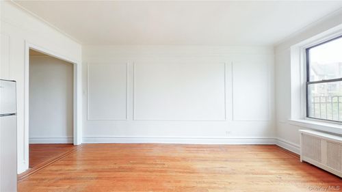 d3-72-34 Austin St, Forest Hills, NY, 11375-5365 | Card Image