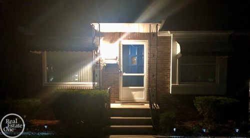 23060 David Ave, Eastpointe, MI, 48021-1827 | Card Image