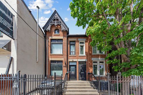 210 Gerrard St E, Toronto, ON, M5A2E6 | Card Image