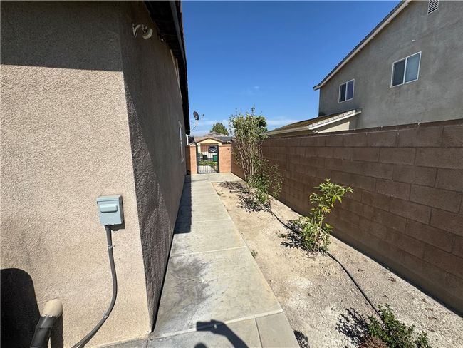 7671 Indian Canyon Cir, House other with 4 bedrooms, 2 bathrooms and 2 parking in Corona CA | Image 18
