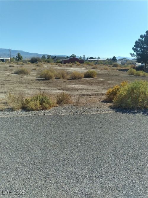 5201 Deanna St, Pahrump, NV, 89048-7218 | Card Image