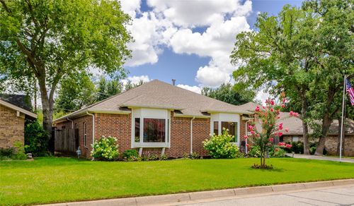 2004 Turf Club Dr, Arlington, TX, 76017-4438 | Card Image