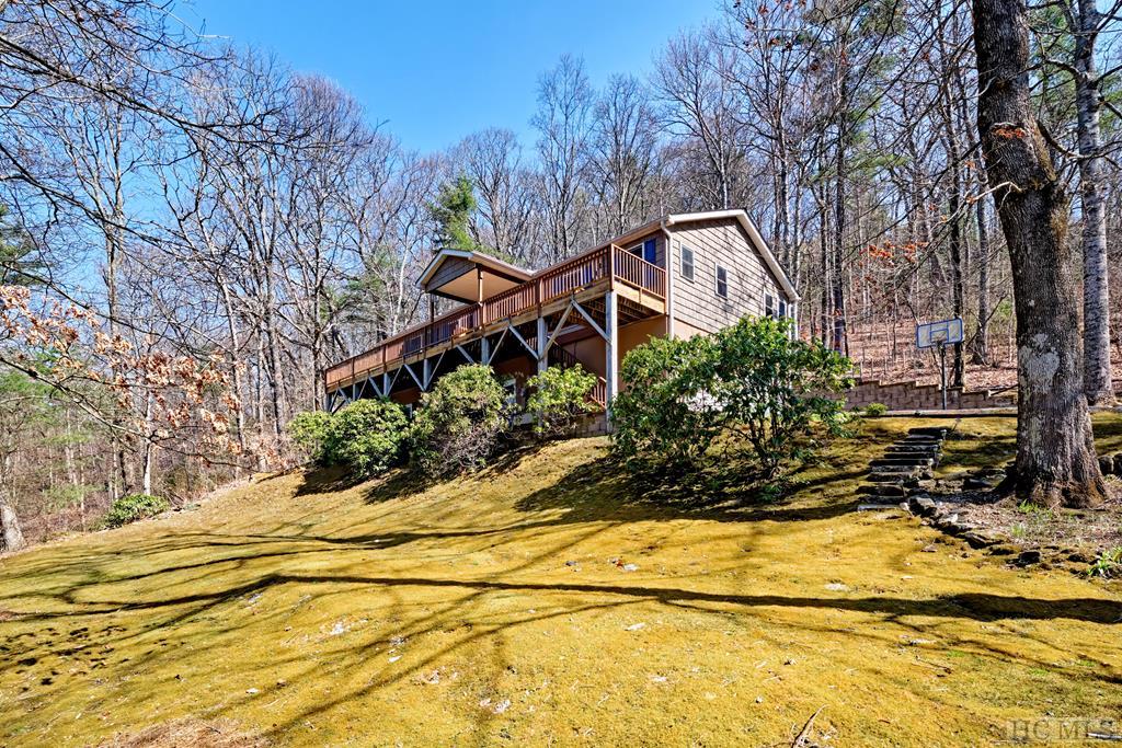 Holt Rd, Highlands, NC 28741