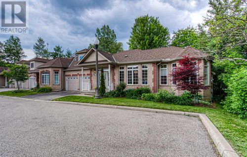 9-100 Idle Creek Dr, Kitchener, ON, N2A4H3 | Card Image