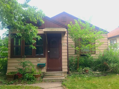 2909 W Fairmount Ave, Milwaukee, WI, 53209-5417 | Card Image