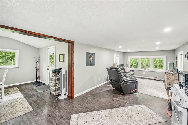 Ample sun light & light airy vibes throughout | Image 17