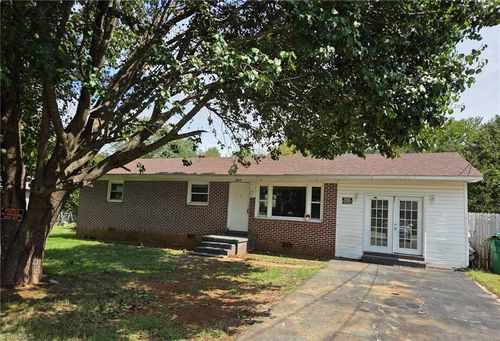 901 Hickory Chapel Rd, High Point, NC, 27260-6067 | Card Image