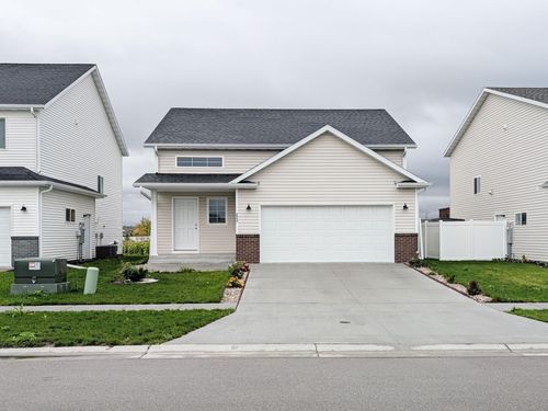 2553 Fulton Loop S, Fargo, ND, 58104-2901 | Card Image