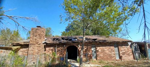 219 E Clearman St, Bartlett, TX, 76511-4595 | Card Image