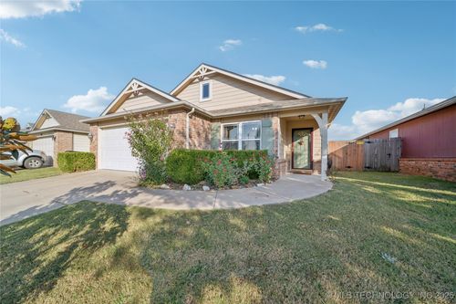 4016 W 104th St S, Jenks, OK, 74037-1914 | Card Image