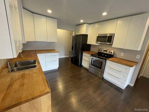 4924 Broomfield Ct, West Bloomfield, MI, 48322-4336 | Card Image