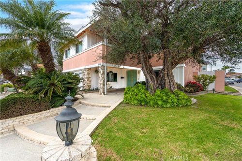 3661 Wisteria St, Seal Beach, CA, 90740-3145 | Card Image