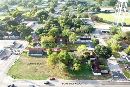 1003 N Park St, Brenham, TX, 77833-2614 | Card Image