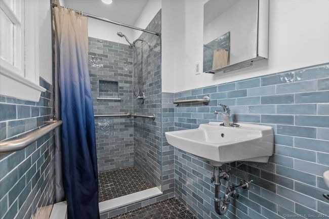 1st floor rear studio apartment full bath | Image 27