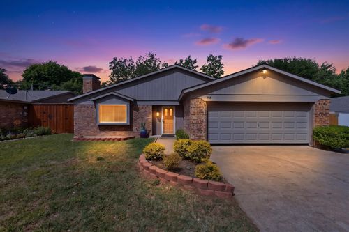 718 Matthews Ct, Arlington, TX, 76012-4537 | Card Image