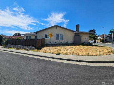 1229 Club Drive, House other with 3 bedrooms, 2 bathrooms and 2 parking in Richmond CA | Image 2