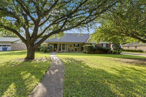 211 Meadow Dr, New Boston, TX, 75570-3117 | Card Image