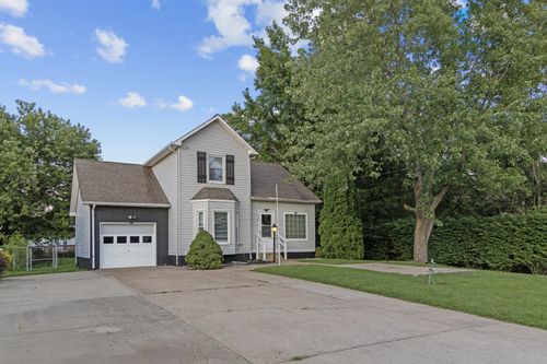 1325 Wennona Dr, Clarksville, TN, 37042-5889 | Card Image