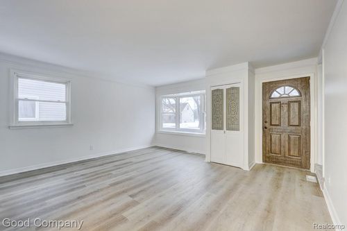 25855 Mackinac St, Roseville, MI, 48066-5752 | Card Image