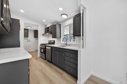 42 Redwing Drive, Santa Rosa, CA, 95409 | Card Image