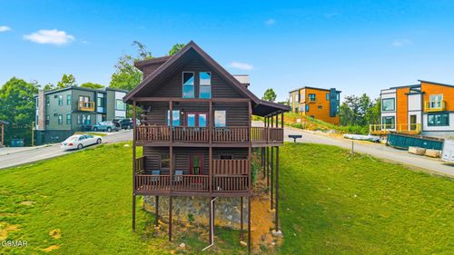 1571 Rainbow Ridge Rd, Sevierville, TN, 37862-3048 | Card Image