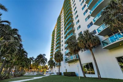 PH-15 - 19380 Collins Ave, Condo with 1 bedrooms, 1 bathrooms and null parking in Sunny Isles Beach FL | Image 1