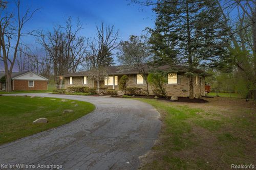 24806 Power Rd, Farmington Hills, MI, 48336-1788 | Card Image